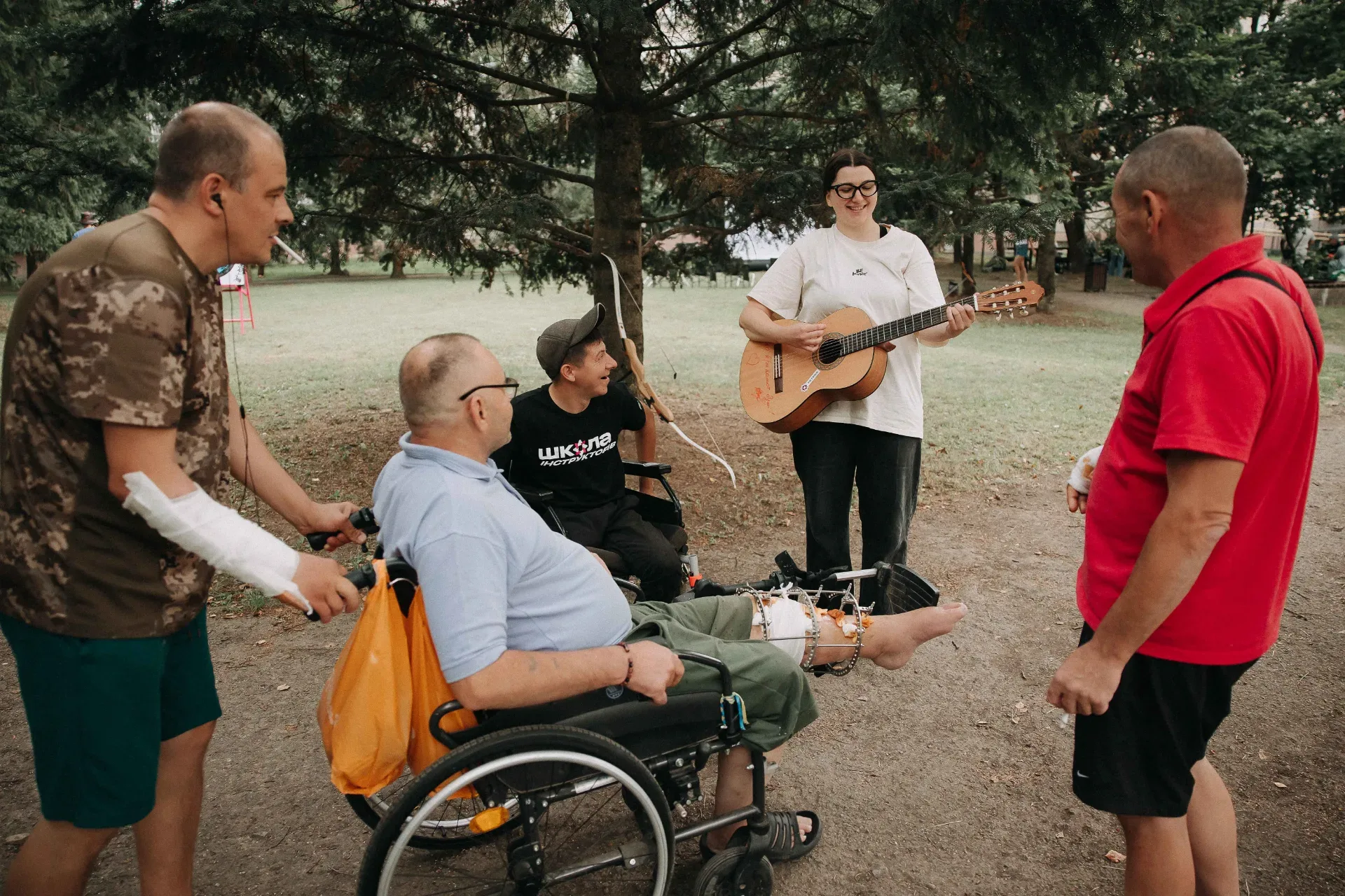 Фото з події «Вечір з ПЕТРОСОМ у внутрішньому дворику обласної лікарні»